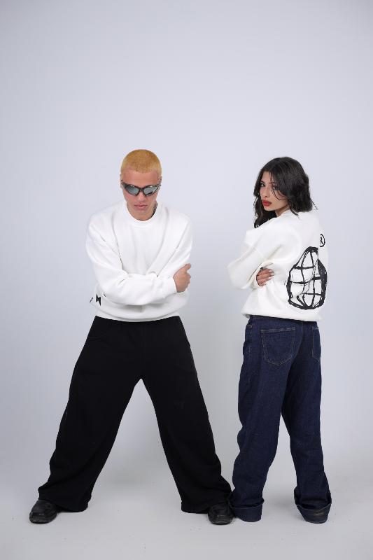 "From Dust, Love Bloom" Graphic Sweatshirt - White