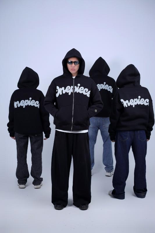 "OnePiece" Split Logo Zip-Up Hoodie - Black