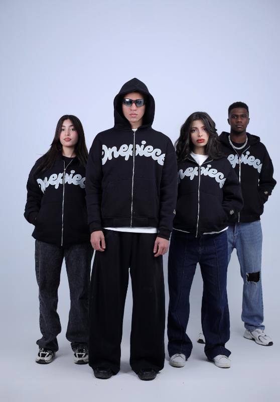 "OnePiece" Split Logo Zip-Up Hoodie - Black